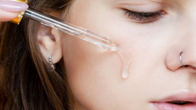 6 Urutan Memakai Skincare yang Pantang Dilewati di Pagi Hari