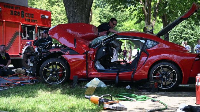 Penampakan Toyota Supra setelah menabrak pohon (The Drive)