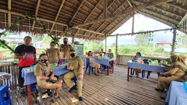 Isi Waktu di Tengah Pandemi, Richard Mainaky Buka Warung Makan