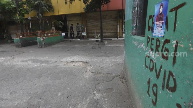 Suasana Pasar Kebayoran Lama yang ditutup di Jakarta, Kamis (18/6). [Suara.com/Angga Budhiyanto]
