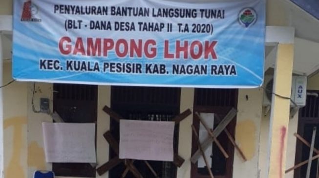 Gegara Pengelolaan ADD, Warga Gampong Lhok Aceh Segel Kantor Desa