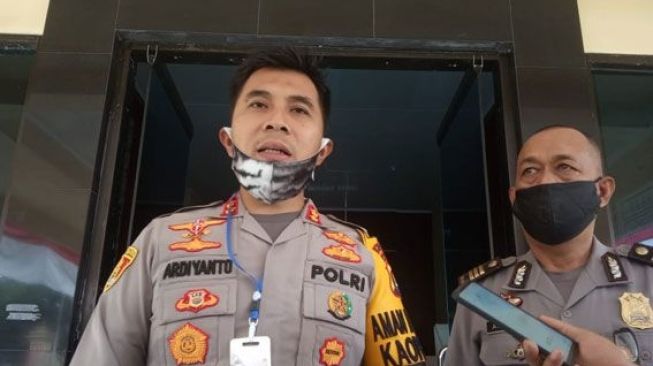 Detik-detik Warga Jambi Ditodong Senpi dan Samurai, Duit Rp 120 Juta Raib