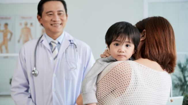 Bolehkah Orangtua Bohongi Anak untuk Disunat ke Dokter?