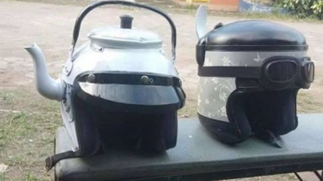 Desainnya Kelewat Menyolok Helm  Couple ala Alat Dapur Ini 