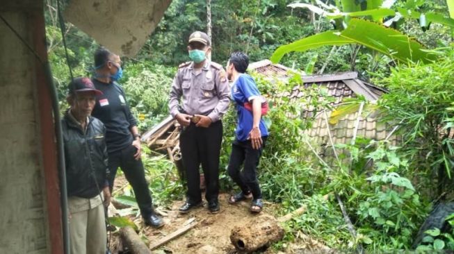 Tasikmalaya Hujan Deras Sampai Longsor, Makan 1 Korban Jiwa