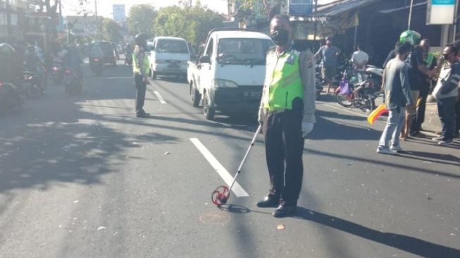 Lagi, Pengendara Motor Jadi Tumbal Benang Layangan di Jalanan