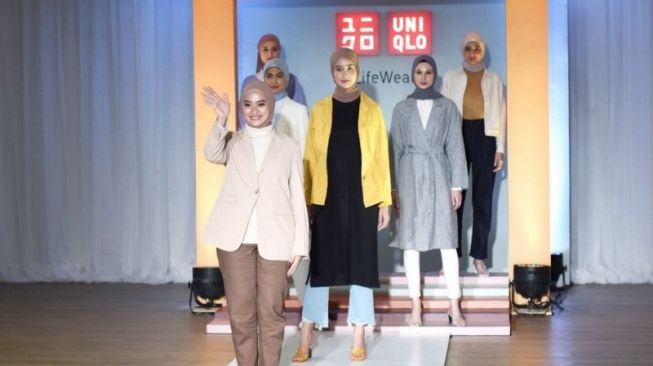 Gandeng Ayudia C, UNIQLO Rilis 50 Gaya Padu Padan Bagi Hijabers