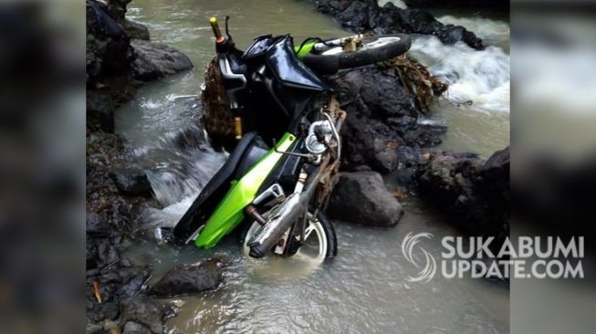 Geger! Warga Cibitung Temukan Motor Tergeletak di Sungai, Ternyata...