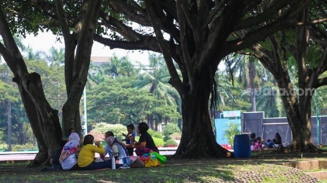 Diserbu Warga Usai Kembali Dibuka, Pengunjung TMII Didominasi Pesepeda