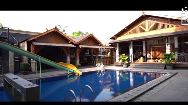 Potret rumah Sule [YouTube/Boy William]