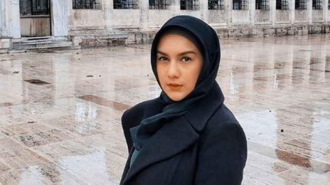 Diduga Lepas Hijab, Irish Bella Tuai Pro Kontra