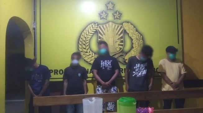 Pesta Miras di Penginapan, Lima Warga Diamankan Polsek Toili