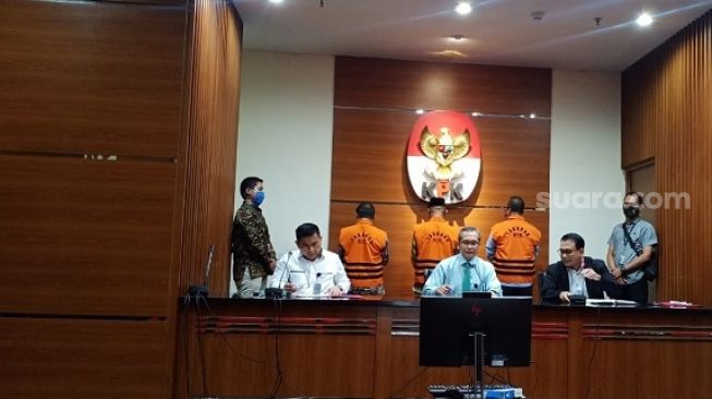 Kasus Suap Ketok Palu RAPBD, KPK Tahan Ketua DPRD Jambi Cornelis Buston