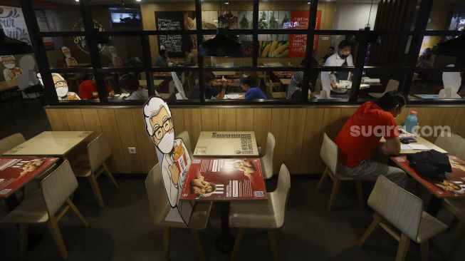 Makan Ayam Di Kfc Ditemani Colonel Sanders Bagian 2