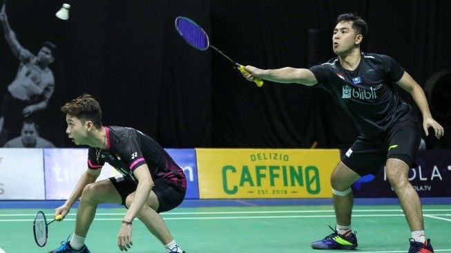 Ganda putra Kevin Sanjaya Sukamuljo/Moh. Reza Pahlevi Isfahani saat menghadapi pasangan Hendra Setiawan/Pramudya Kusumawardana Riyanto dalam ajang PBSI Home Tournament di Pelatnas PBSI, Cipayung, Jakarta Timur, Rabu (24/6/2020). [Humas PBSI]