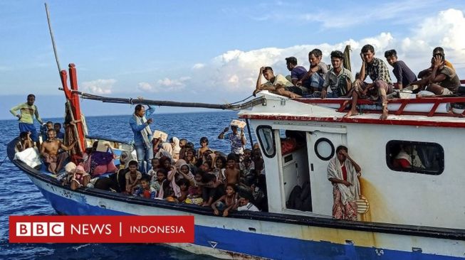 Kapal Pengungsi Rohingya Nyaris Tenggelam di Aceh, Ditolong Nelayan