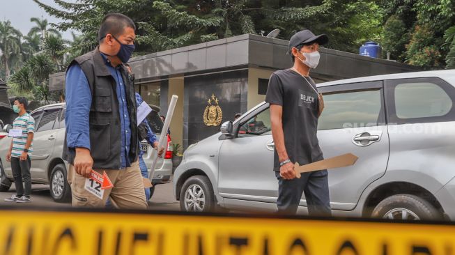 Suasana Rekonstruksi Penyerangan Kelompok John Kei di Polda Metro