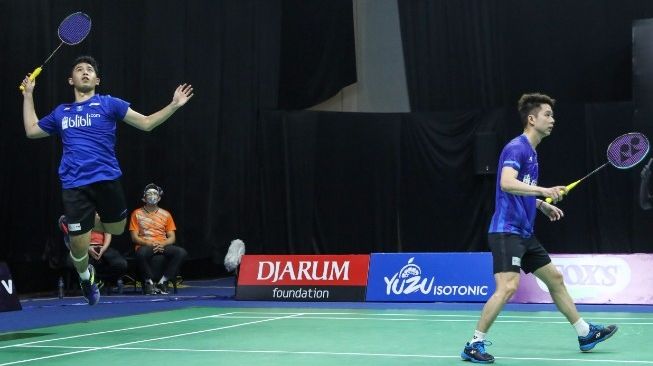 Kevin Sanjaya Sukamuljo/Moh. Reza Pahlevi Isfahani saat menghadapi pasangan ganda putra Muhammad Rian Ardianto/Daniel Marthin pada laga kedua PBSI Home Tournament di Pelatnas PBSI, Cipayung, Jakarta Timur, Rabu (24/6/2020) sore WIB. [Humas PBSI]