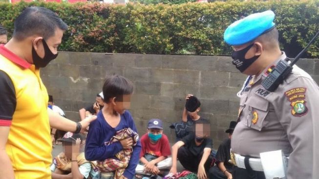 40 Anak yang Ikut Demo Tolak RUU HIP di DPR Terlantar, Mereka ...