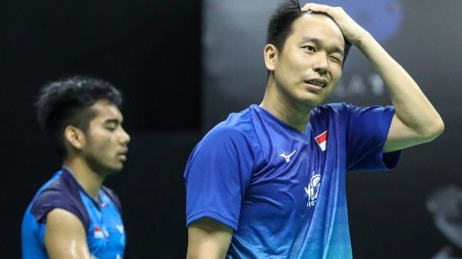 Ganda putra Hendra Setiawan/Pramudya Kusumawardana Riyanto saat menghadapi pasangan Kevin Sanjaya Sukamuljo/Moh. Reza Pahlevi Isfahani dalam ajang PBSI Home Tournament di Pelatnas PBSI, Cipayung, Jakarta Timur, Rabu (24/6/2020). [Humas PBSI]