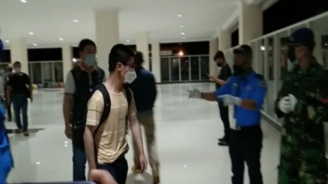 Masih Pandemi Covid-19, 156 TKA China Tiba di Bandara Haluoleo Kendari