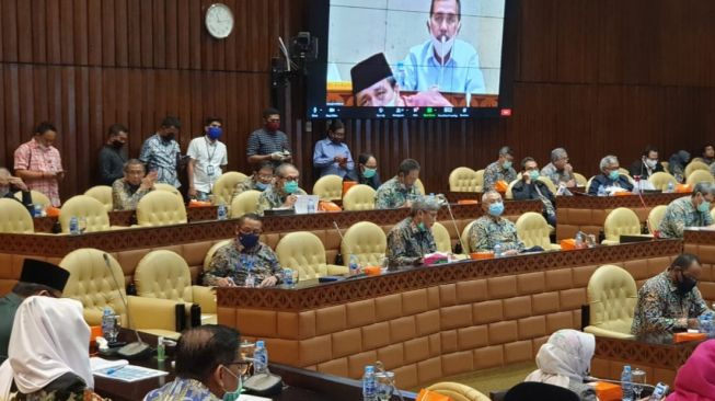 Rapat kerja antara KemenPUPR dengan Komisi V DPR RI, di Ruang Rapat Komisi V, Senayan, Jakarta, Rabu (24/6/2020). (Dok : PUPR)