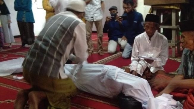 Kisah Nenek-enek Sumpah Pocong di Masjid Madegen Dituduh Punya Ilmu Santet