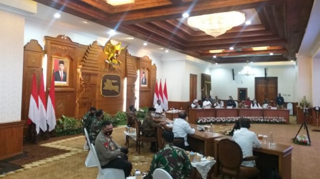 Jokowi Kasih Waktu 2 Pekan Khofifah Turunkan Covid-19 Jatim, Jika Tak Bisa?