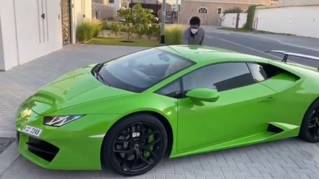 Ngeri, Lamborghini Huracan Dijadikan buat Hantar Buah Mangga ke Pelanggan