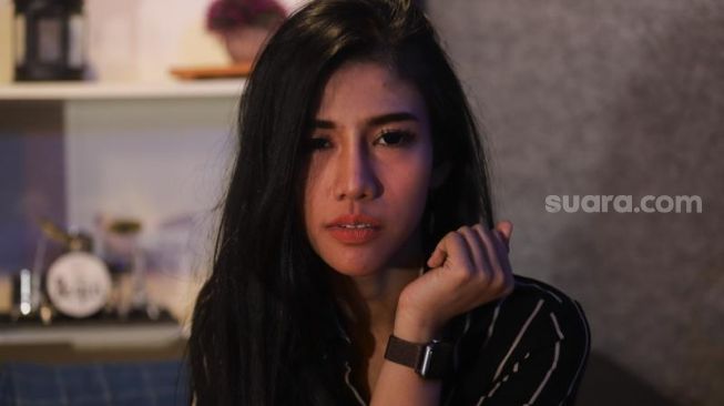 Bukan Cuma Cantik, Model Nadine Azzura juga Kantongi Gelar S2