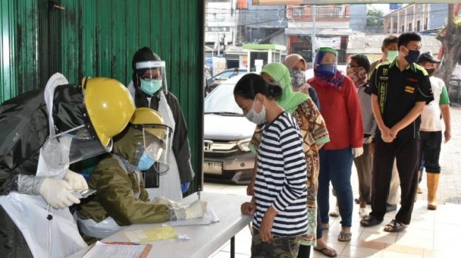 Kasus Positif Covid-19 Melejit, Standardisasi Harga Tes Swab Masih Dibahas