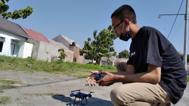 Libur Sekolah karena Corona, Siswa MAN Kediri Buat Drone dari Sampah