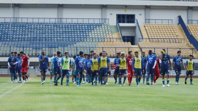 Ridwan Kamil Pantau Pelaksanaan Tes PCR Pemain Persib Bandung