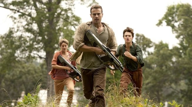 The Divergent Series: Insurgent [IMDB]