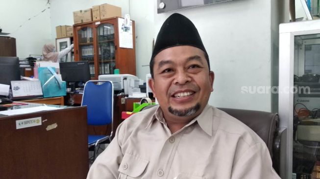 Seorang rohaniawan muslim, Uyun Subari saat diwawancarai wartawan di RSUP Dr Sardjito, Yogyakarta, Senin (29/6/2020). [Suarajogja.id / Baktora]