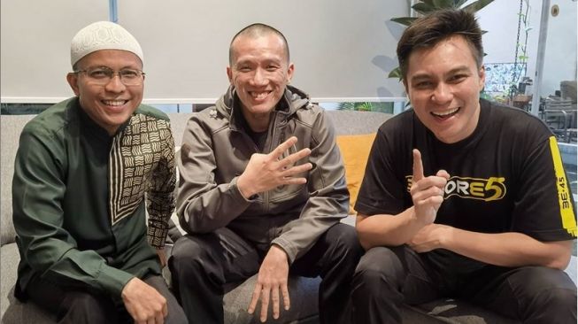 Baim Wong bersama Ustaz Felix Siauw dan Ustaz Fatih Karim. [Instagram] 