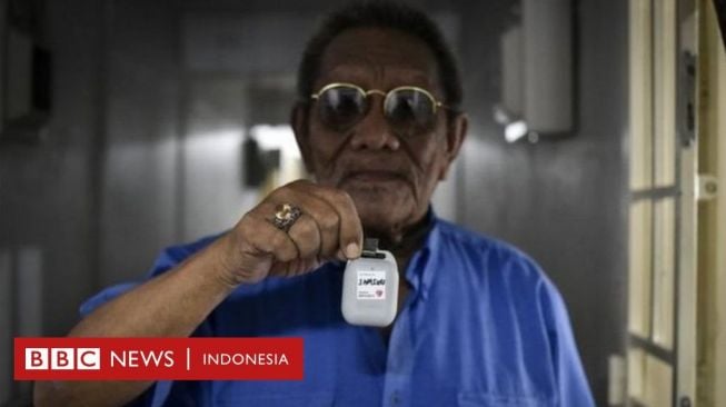 Singapura Bagikan Gadget Pelacak COVID-19 Bagi Warga Tanpa Smartphone