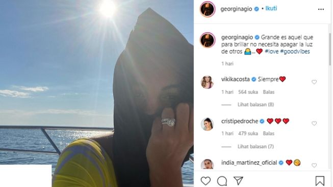 Georgina Rodriguez pamerkan cincin berlian. (Instagram/@georginagio).