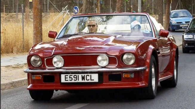 Aston Martin V8 Volante milik David Beckham [thesun.co.uk].