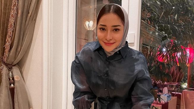 5 Potret Perayaan Ultah Nikita Willy yang ke-26, Dapat Kejutan dari Mantan