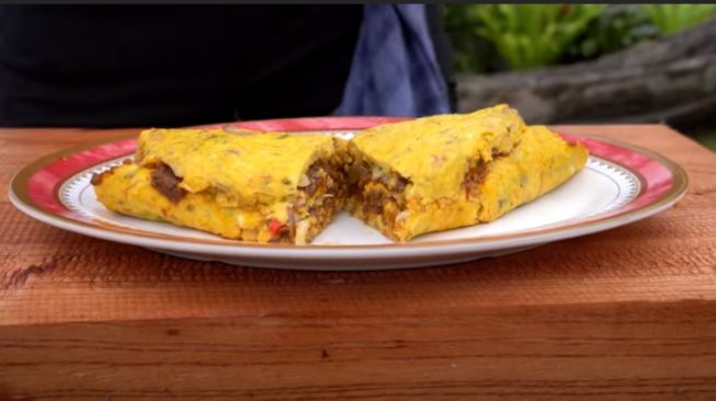 Gordon Ramsay Masak Omelet Rendang? Yuk, Coba Resep Lengkapnya!