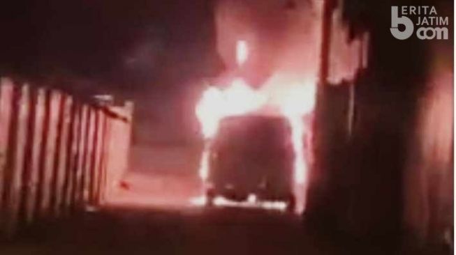 Usai Bakar Mobil Via Vallen, Pelaku Serahkan diri ke Polisi