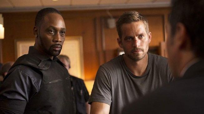 Salah satu adegan film Brick Mansions yang dibintangi Paul Walker