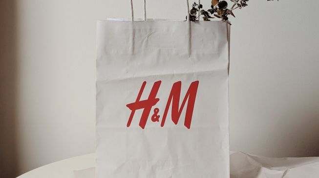 H&M (Pexels/Valeriia)