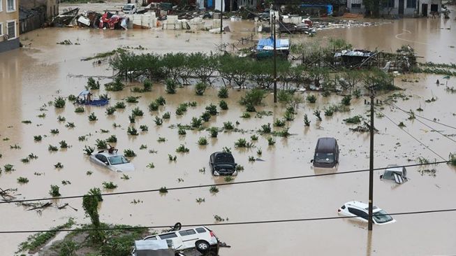 Banjir Bandang Terjang Sichuan China, 14 Orang Tewas