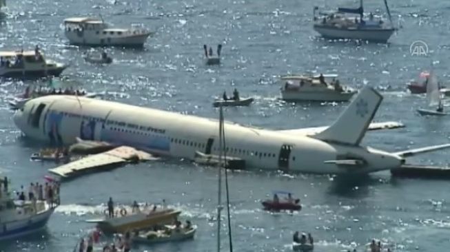 Pesawat tenggelam jadi daya tarik wisata di Turki. (Anadolu Agency)