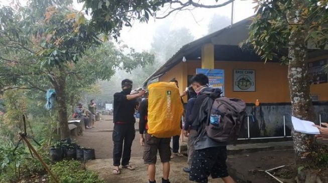 Dear Pendaki, Suhu di Puncak Gunung Lawu Tembus Minus 3 Derajat Celsius