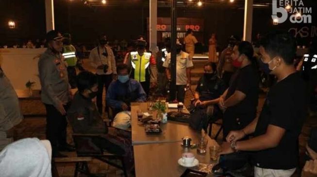 Polisi Sita KTP Pelanggar Protokol Kesehatan di Kabupaten Malang