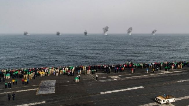 USS Nimitz menggelar latihan perang. [AFP]