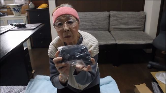 Hamako Mori, Nenek 90 Tahun yang Jago Main Game (youtube.com/Gamer Grandma)